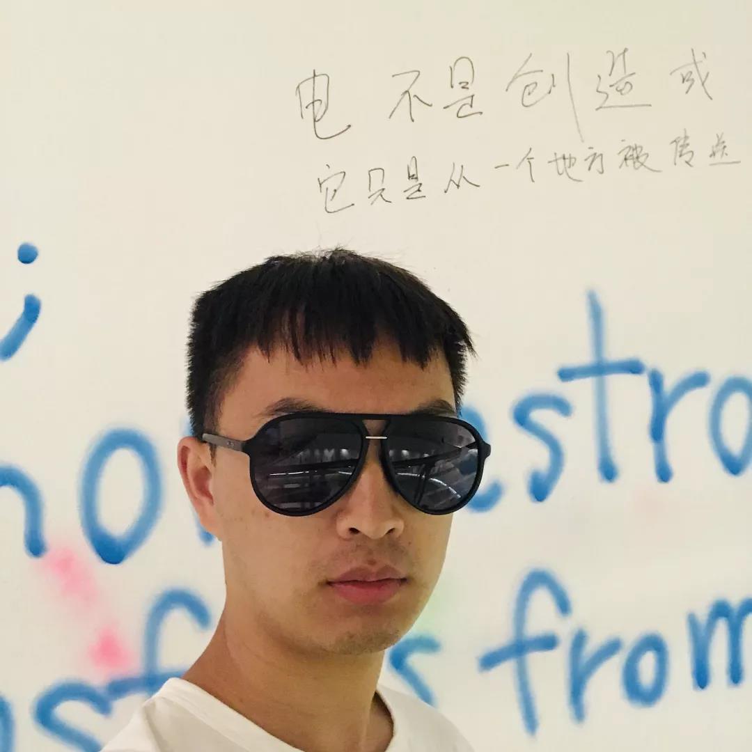 菜市男孩的第一个夜晚，夜店女孩的第一个清晨