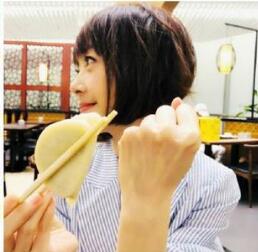 鲁豫这是又瘦了？脖子上的青筋吓到网友