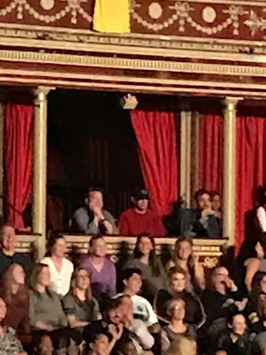 结石姐跟钱老板“恋情”升级，有人急了：小心她会交女朋友！