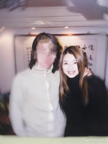 泪目！前女友因车祸去世，李威连续11年发文悼念