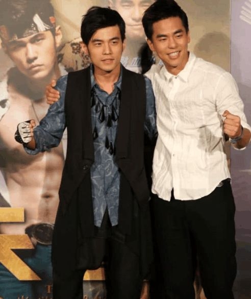 突然宣布结婚，还下跪，被前任伤透了，再也不找圈内人