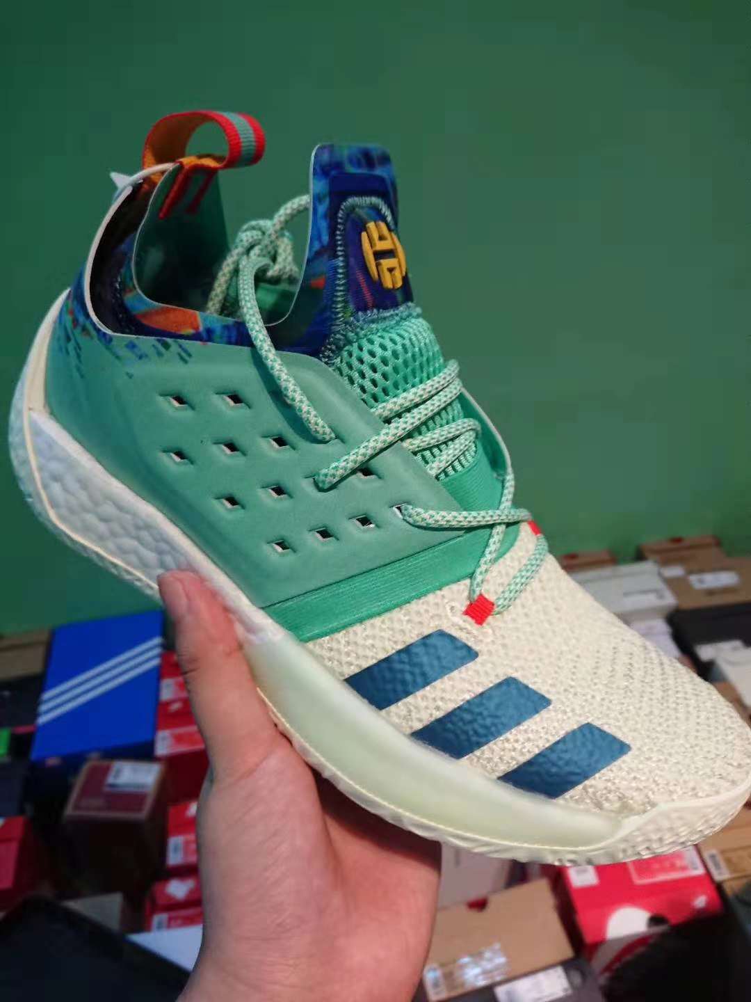 阿迪达斯有什么缓震好的篮球鞋?adidas的终身代言人应该是德里克罗斯