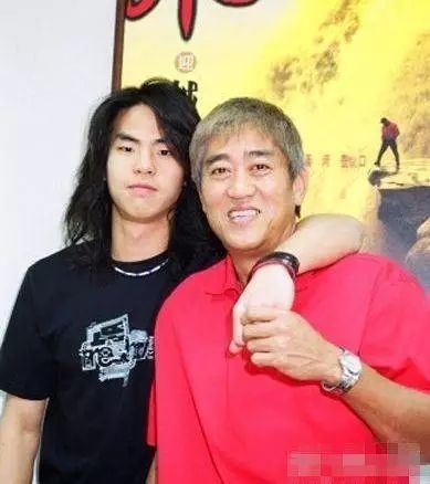 突然宣布结婚，还下跪，被前任伤透了，再也不找圈内人