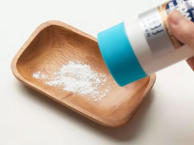 小编妈妈亲测：每天涂一涂，干裂的脚后跟全好了