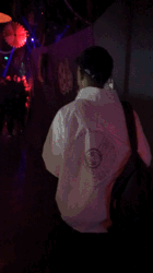 菜市男孩的第一个夜晚，夜店女孩的第一个清晨