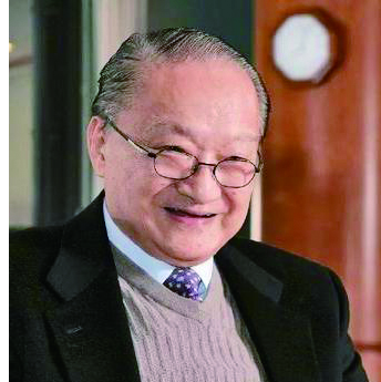 金庸华山论剑直播时在华山索道的轿厢里当主持人问先生:"