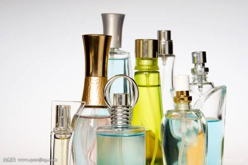 祖马龙的鼠尾草和爱马仕大地哪个更好闻?