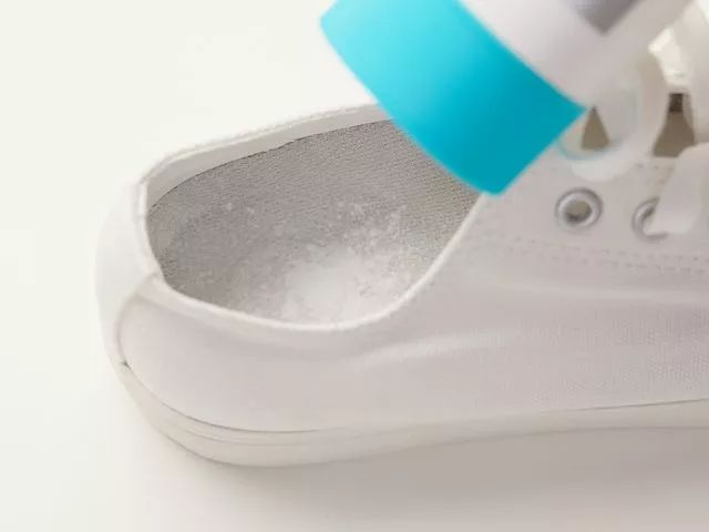 小编妈妈亲测：每天涂一涂，干裂的脚后跟全好了