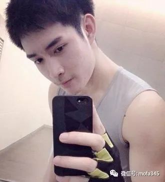 短碎发男生帅气发型,学生党更适合