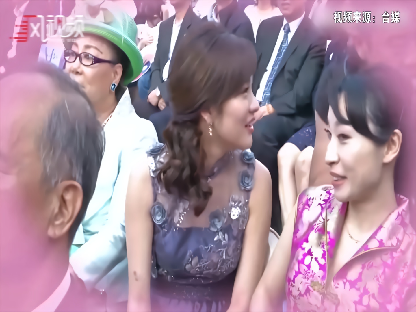 韩国瑜发表就职演讲 女儿台下穿旗袍绝美亮相