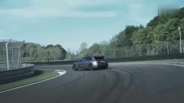 最强小钢炮之一的AMG A45 官方视频来了