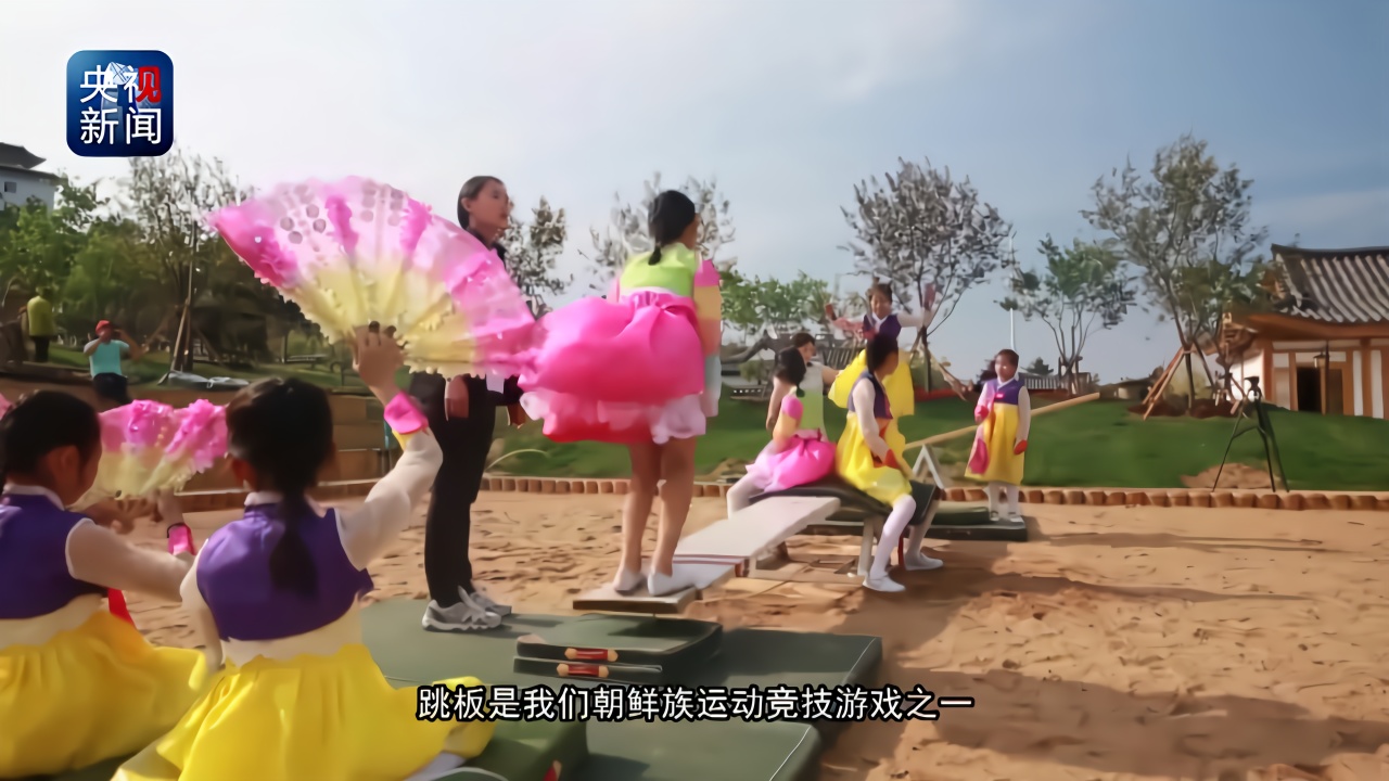荡秋千、玩跳板 吉林延吉朝鲜族姑娘端午亮“绝活”