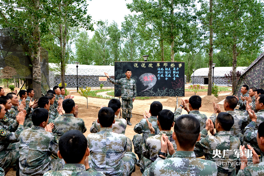 广泛开展改革强军大讨论 周胜 摄
