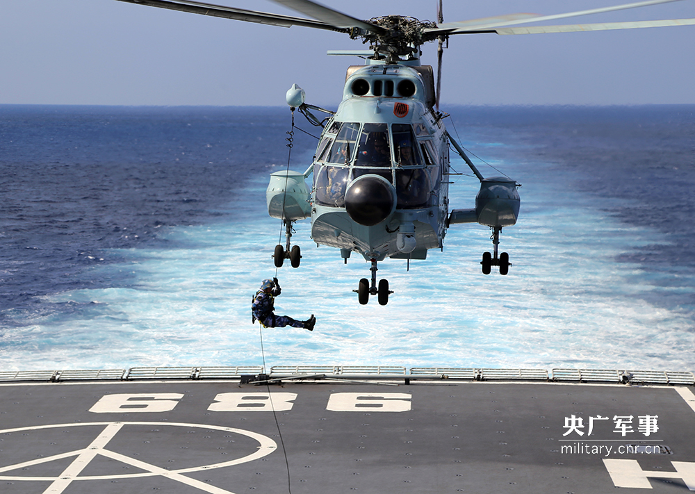 滑降训练。 顾亚根 摄