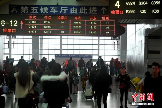 五部门:建铁路民航失信记录 扰乱运输秩序等将