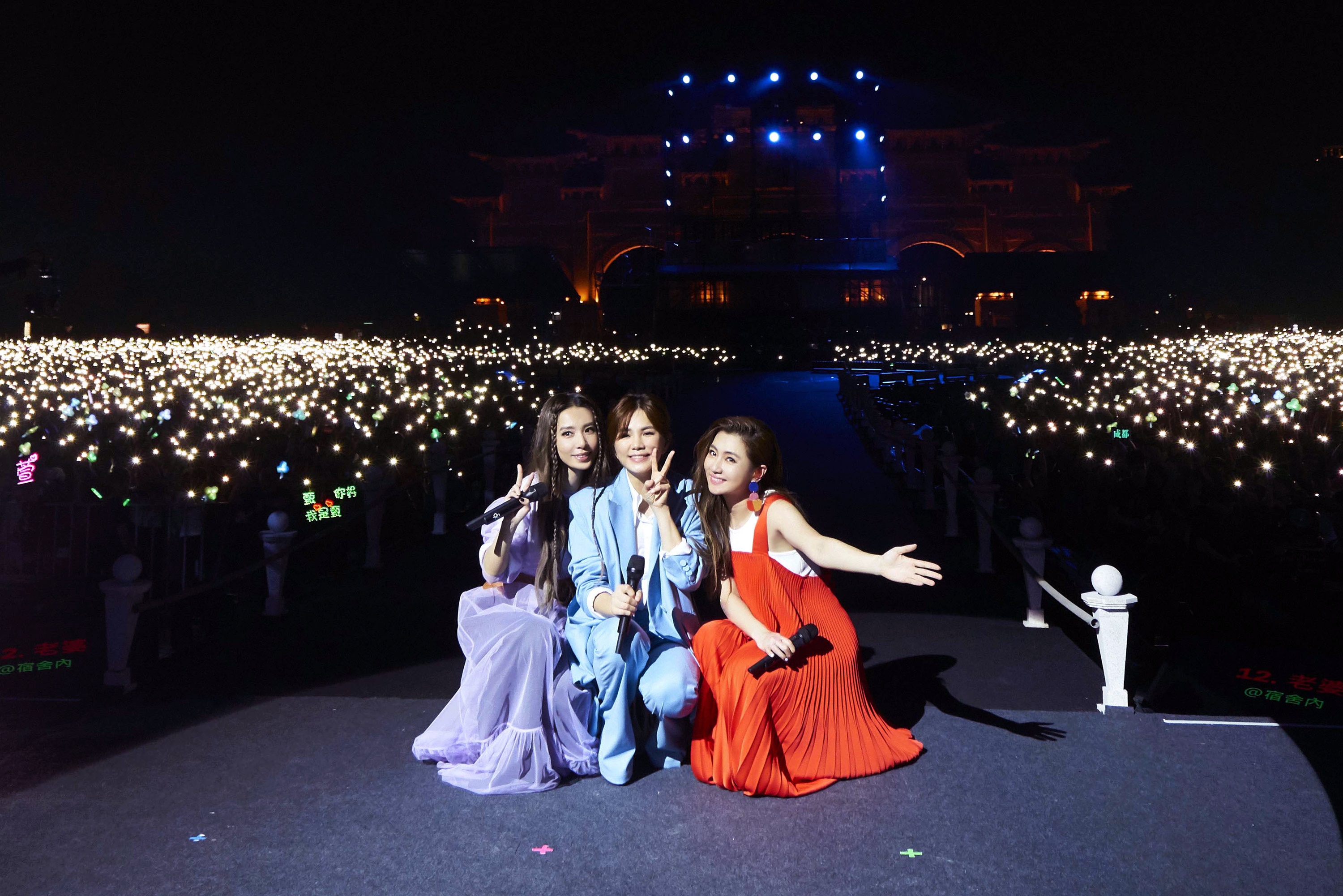 从恋人未满到十七she22首金曲感动歌迷