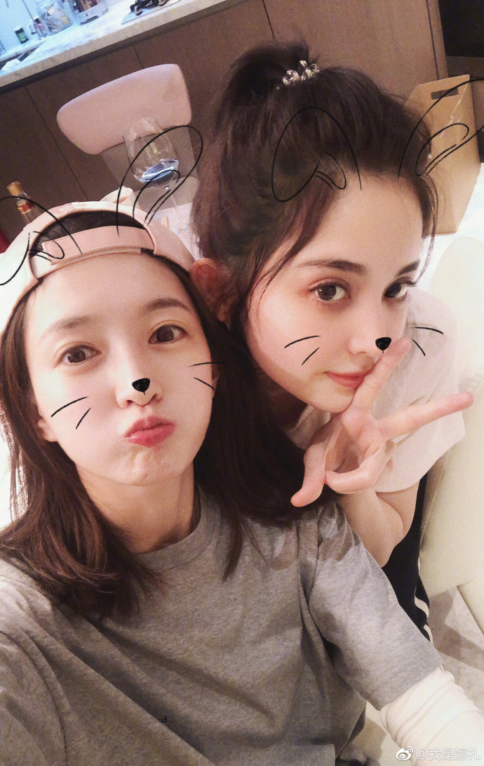 江疏影娜扎合体晒素颜 女神们的保养经请收下