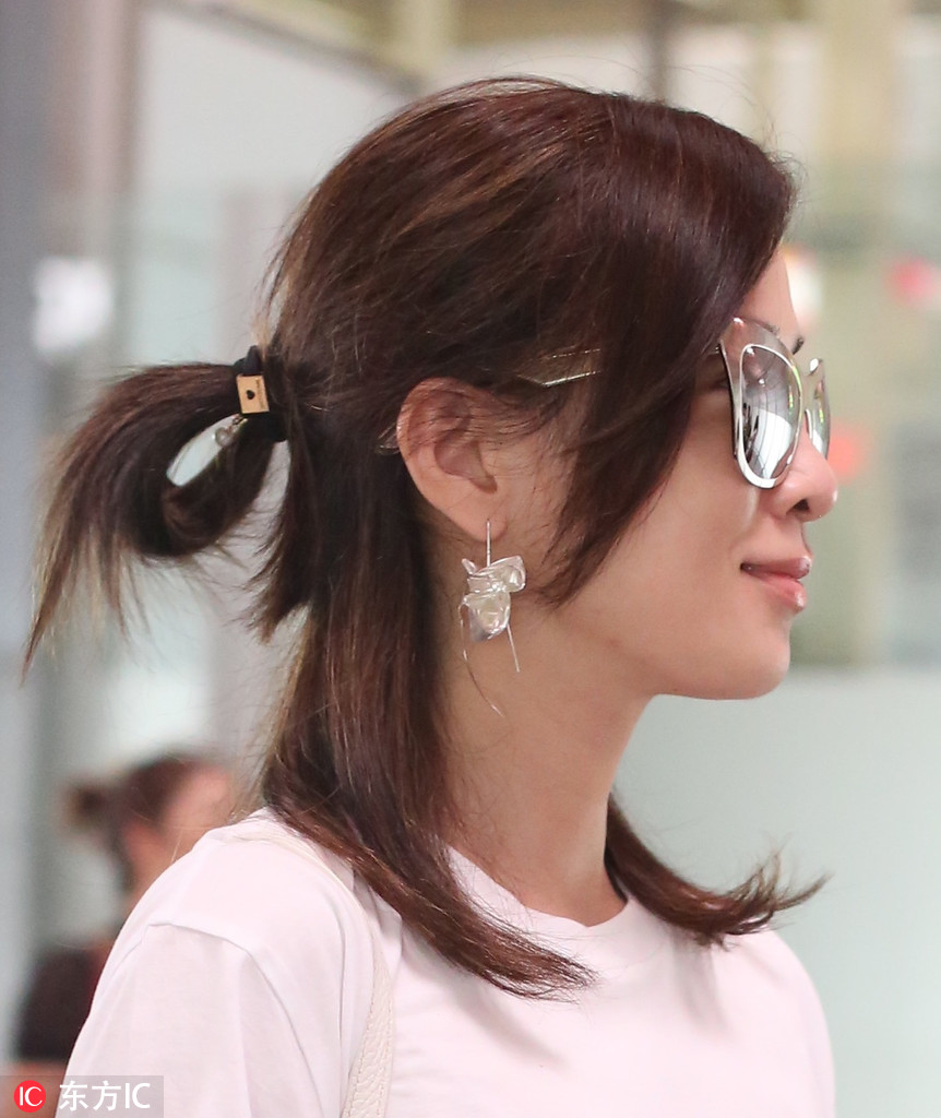 手残党也能搞定简单俏皮的半丸子头 女星们机场凹造型一定少不了