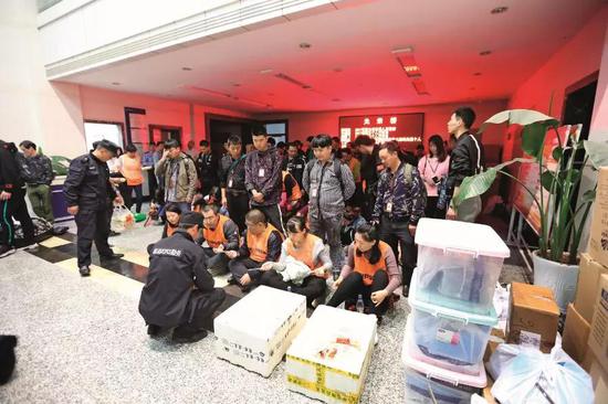 10亿元惊天诈骗:神药每粒成本2元每盒要价40万!