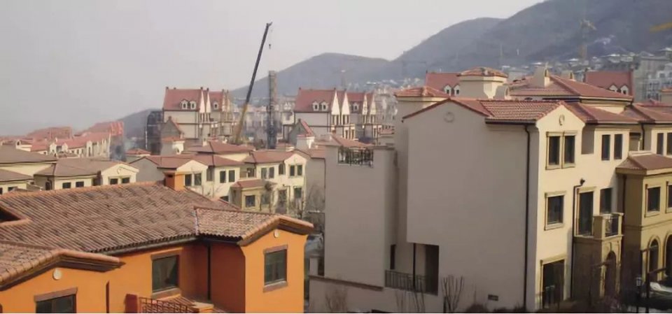 河北省委书记批示后 违建别墅群连夜拆除