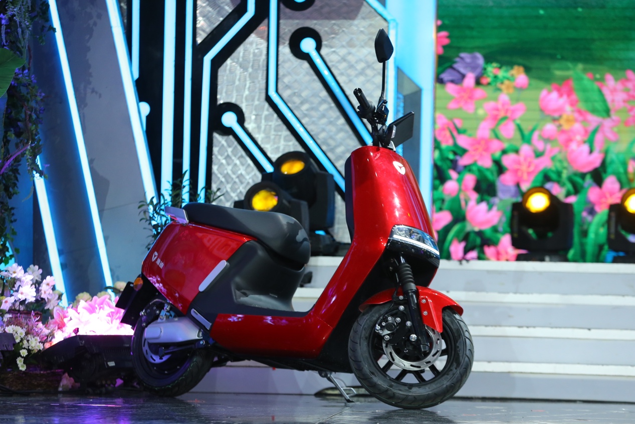 雅迪g5在天天向上发布颜值在线性能硬核圈粉范迪塞尔