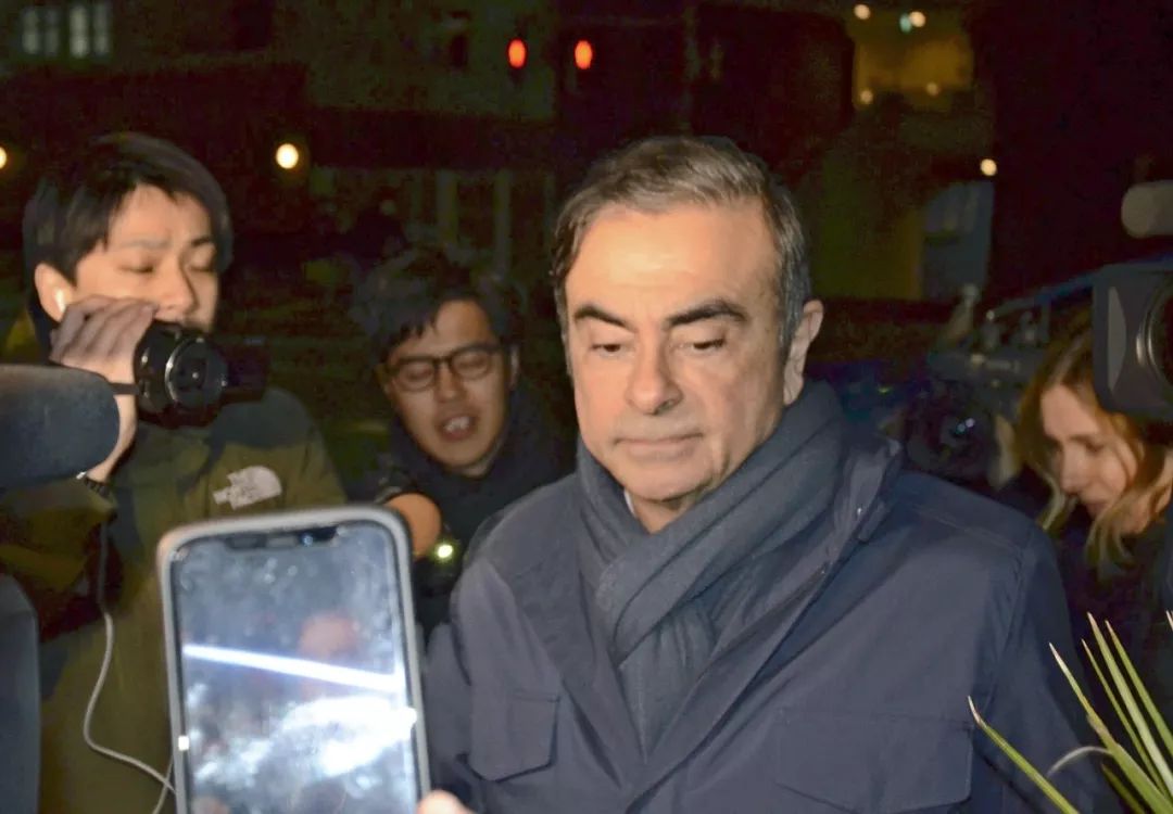当日本公司董事长容易吗? 这个老外半年被抓四次