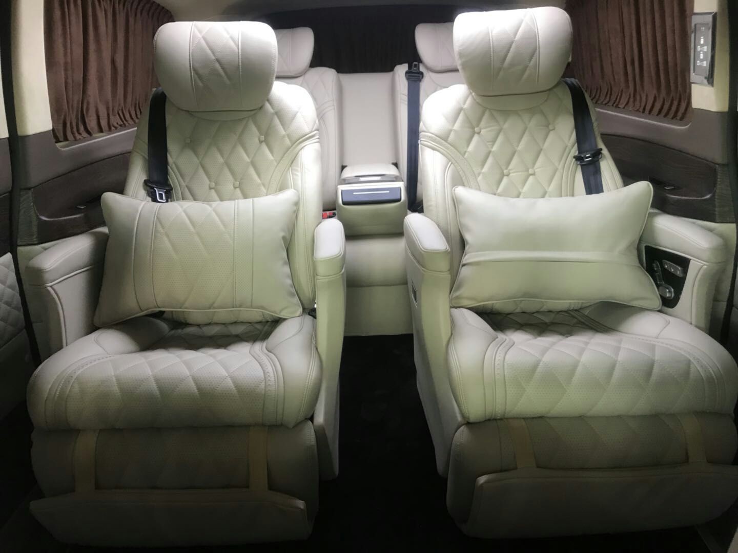 奔驰迈巴赫VS680顶级商务车VIP销售热线：182 1098 5183 魏经理（同微信）