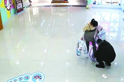 帮孕妇系鞋带的好心男子找到了 原来是位北京密云交警