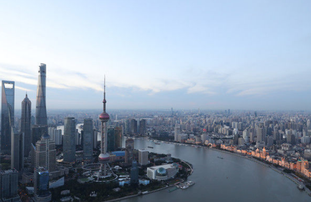从上海浦西第一高楼白玉兰广场俯瞰浦江两岸（2018年11月1日摄）。新华社记者方喆摄