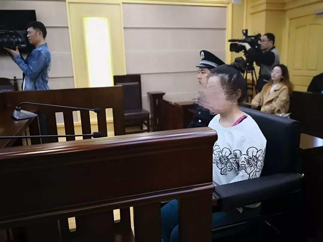 90后女生高买低卖迪士尼门票,套现700多万