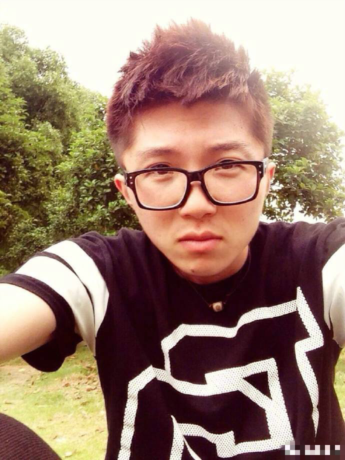 毛不易旧照又高又瘦显青涩 网友:现在胖点更萌