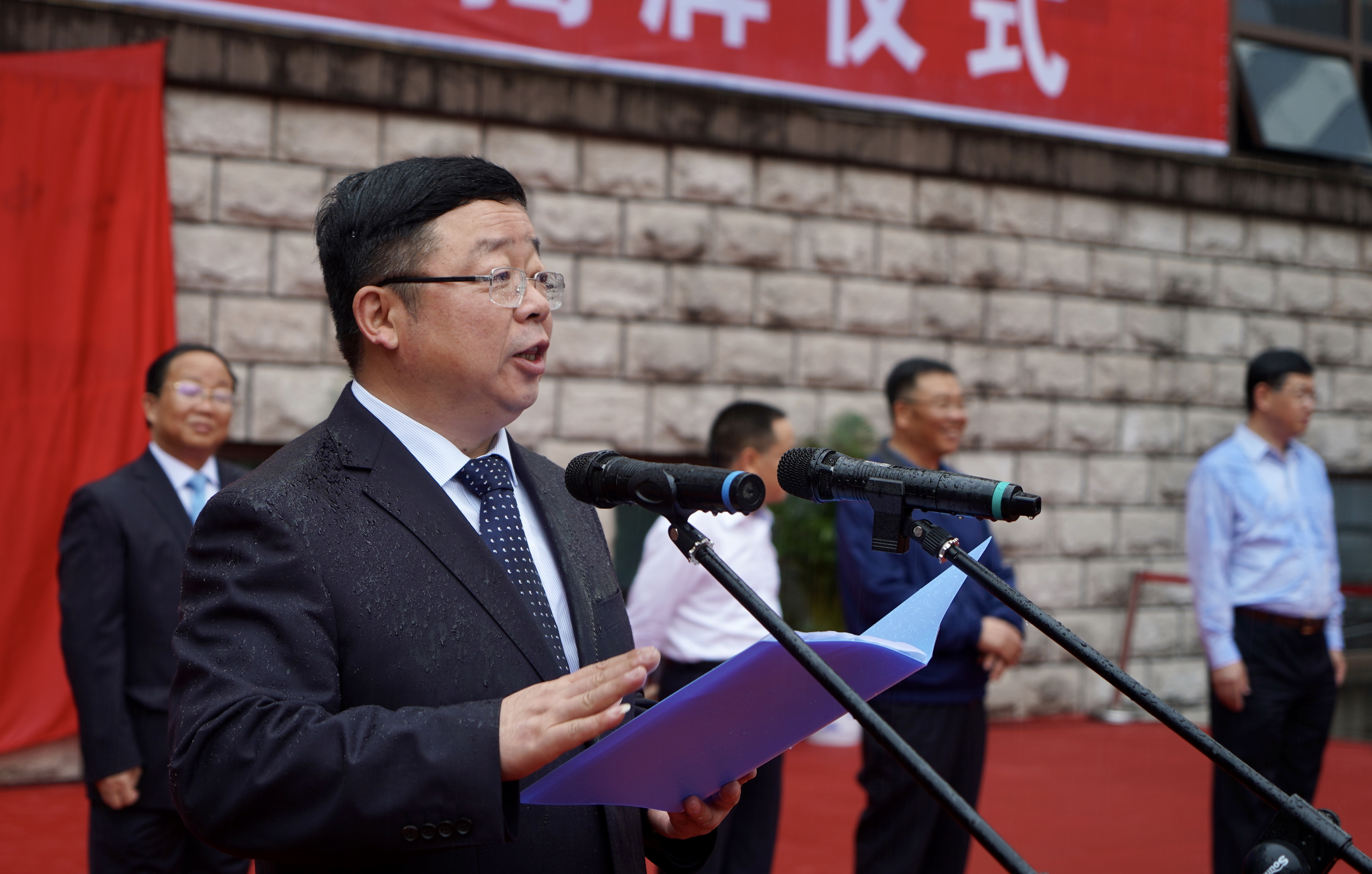 副总经理杨建军,党委委员,纪委书记卓玛才让,党委委员,副总经理杨代永