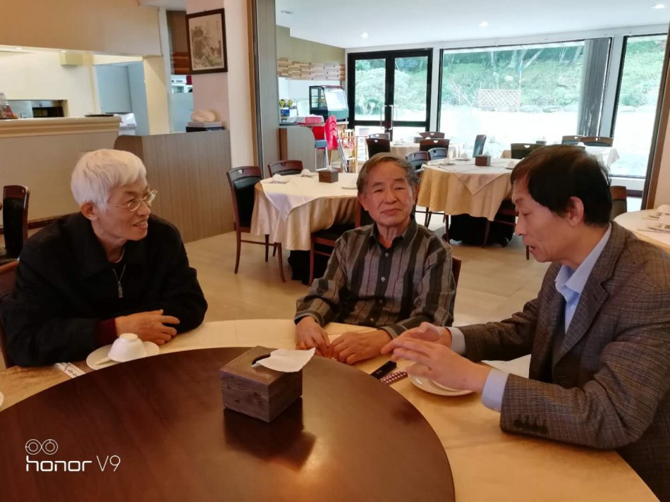 以异常沉痛的心情讣告：二十多天以前为了了解韦政通先生拜访的庄耀郎教授今天过世了！！！