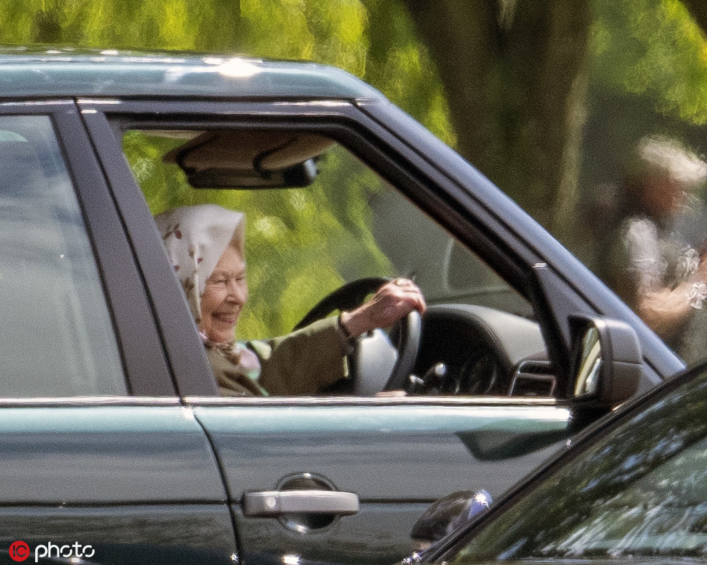 5月11日报道,当地时间10日,英国温莎马展第三天,英国女王伊丽莎白二世