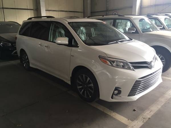 2019款丰田塞纳3.5l七座商务车加版评测