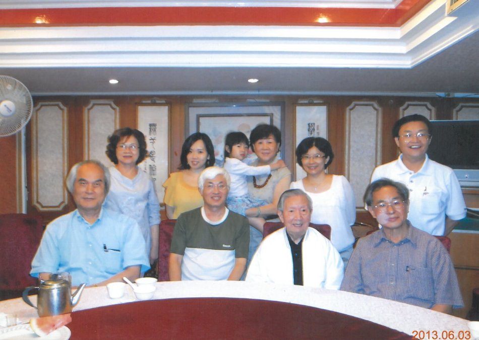 以异常沉痛的心情讣告：二十多天以前为了了解韦政通先生拜访的庄耀郎教授今天过世了！！！