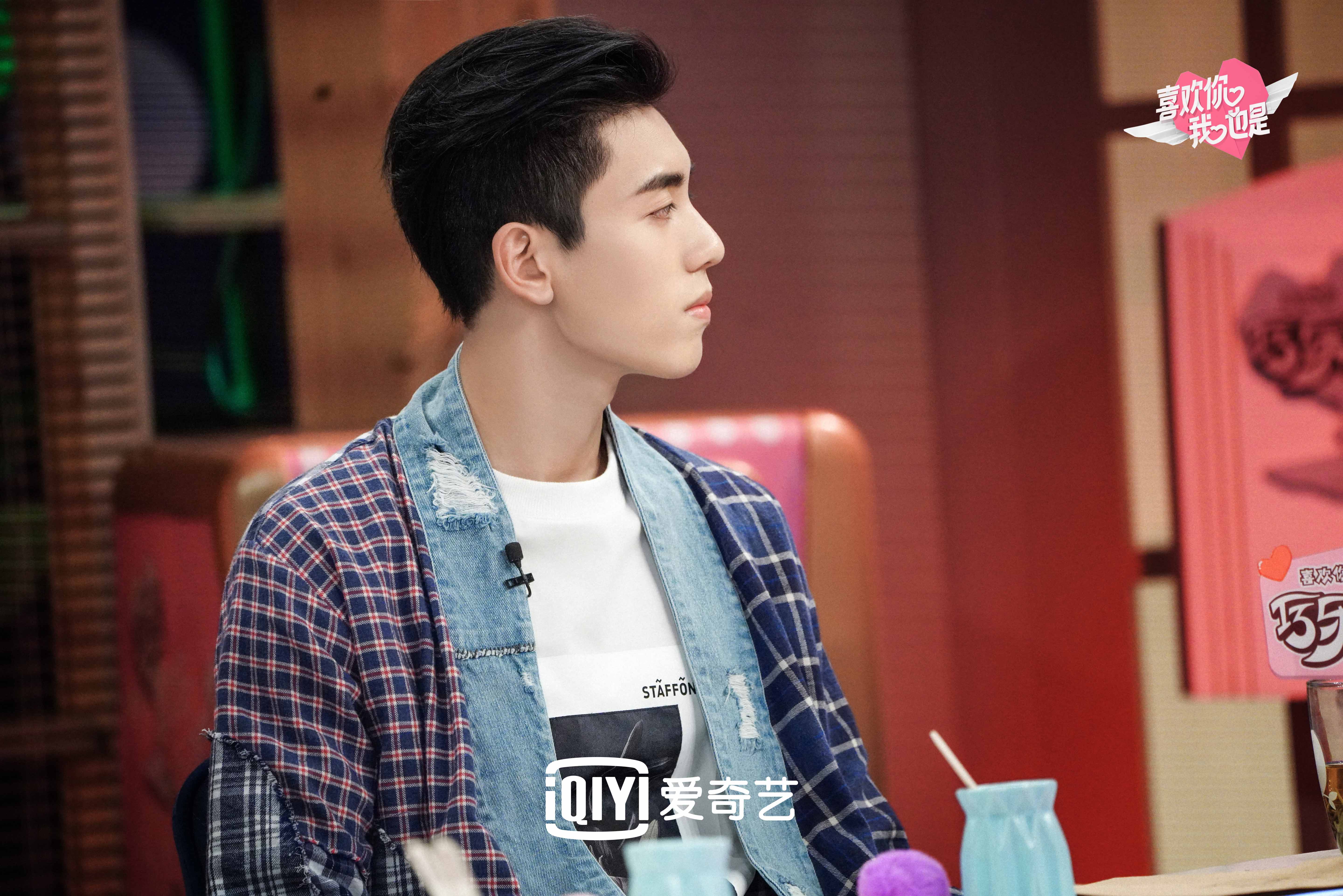 《喜欢你我也是》情景小剧场再次上演 张绍刚在线点名于朦胧答题第四