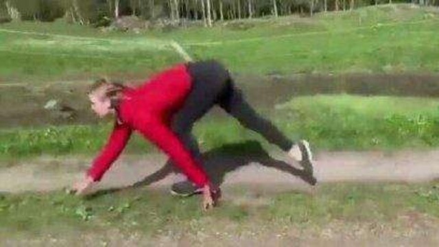惊呆！挪威女子四肢着地奔跑：像马一样跨越障碍物