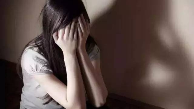 女老板被诈骗团伙“治好”抑郁症：亏200万也不在乎