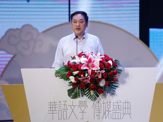 imagefile 中山大学中文系教授、文学评论家谢有顺代表华语文学传媒盛典终审评委致辞.jpg