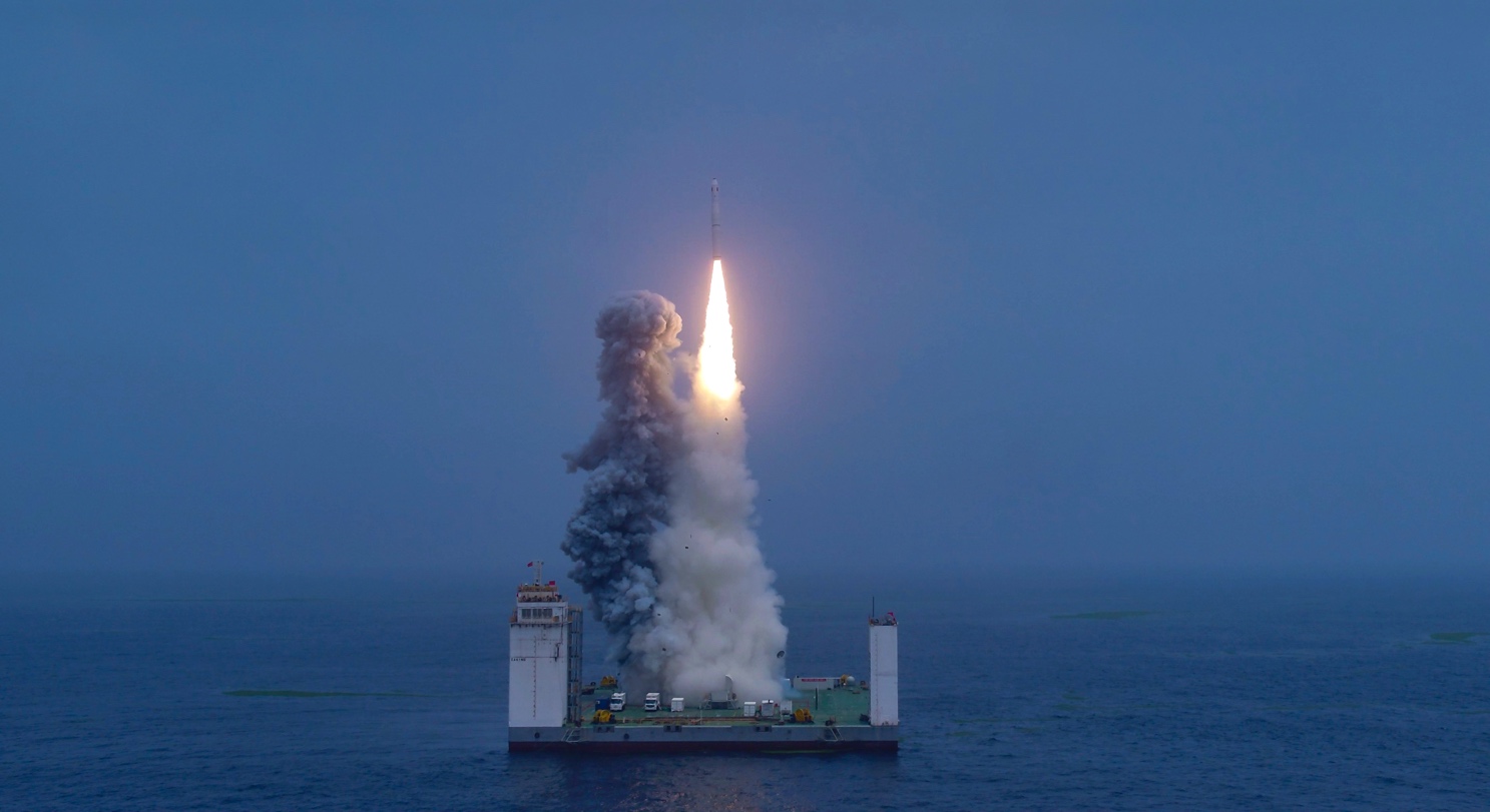 CZ-11 WEY号火箭首次海上发射成功  中国品牌WEY与有荣焉