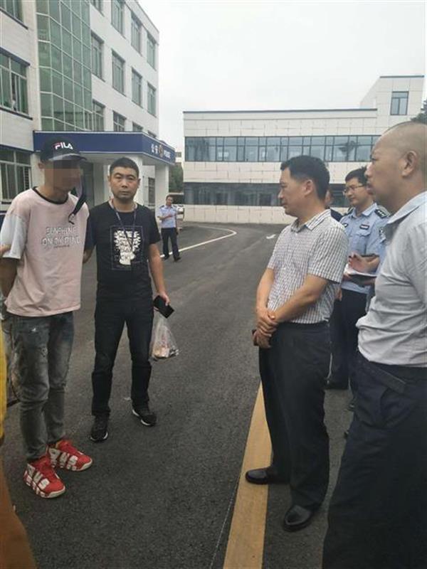 因不满女友删掉二人合影 男子掐死同居女友装箱沉尸水底