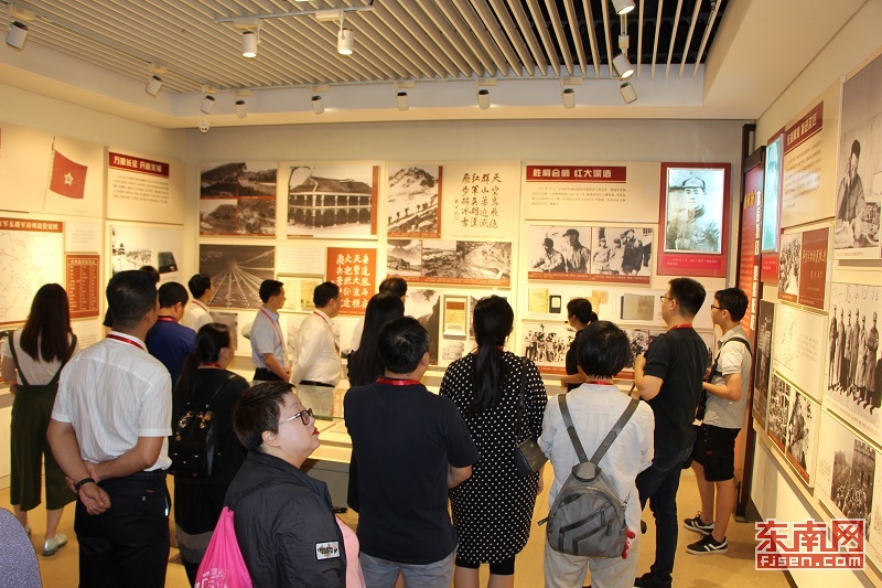 代表团参观杨成武将军纪念馆