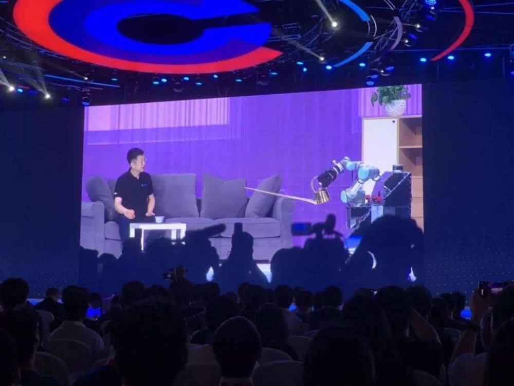 百度AI开发者大会亮点全览：首次推出语音芯片 华为吉利齐站台