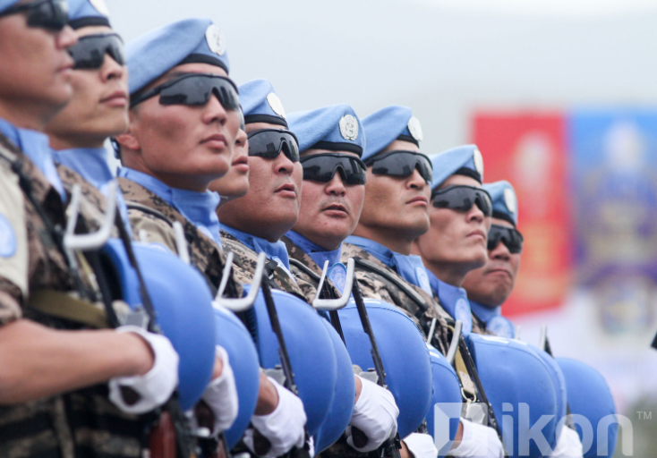 蒙古军队阅兵 士兵穿铠甲出场