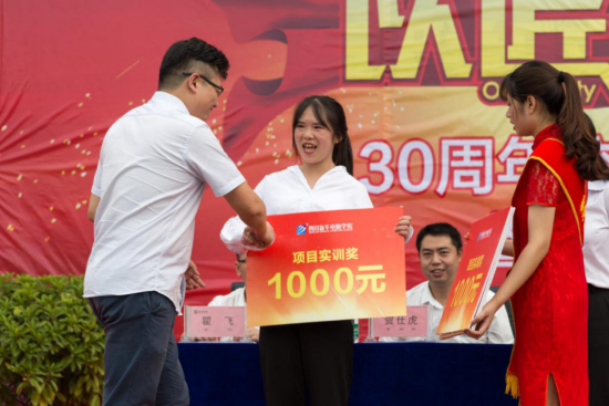 新华电脑学校就业怎么样，新华校企定制班助你就业无忧