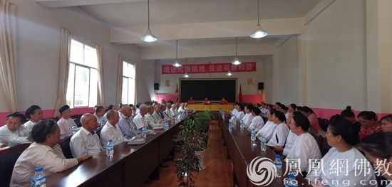 相互交流体验中华民族传统文化(图片来源:凤凰网佛教 摄影:临沧金龙寺)