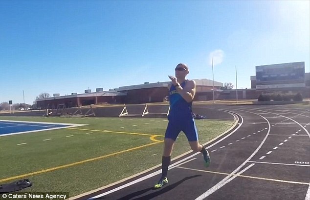 男子近6分钟倒着跑1600米 破世界纪录