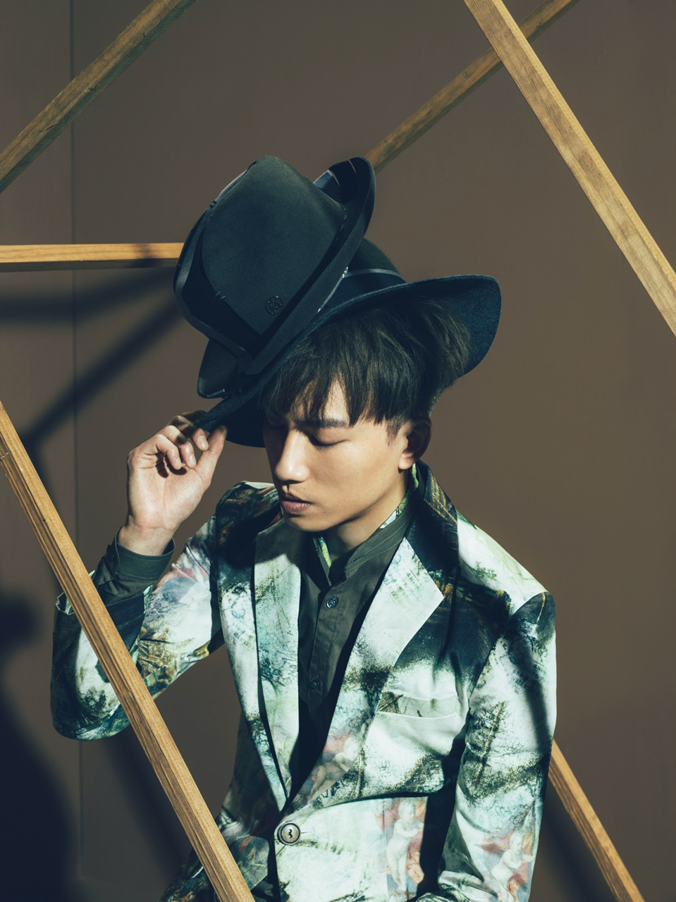 罗力威推全新专辑《the frame》 艺术与时尚感并重