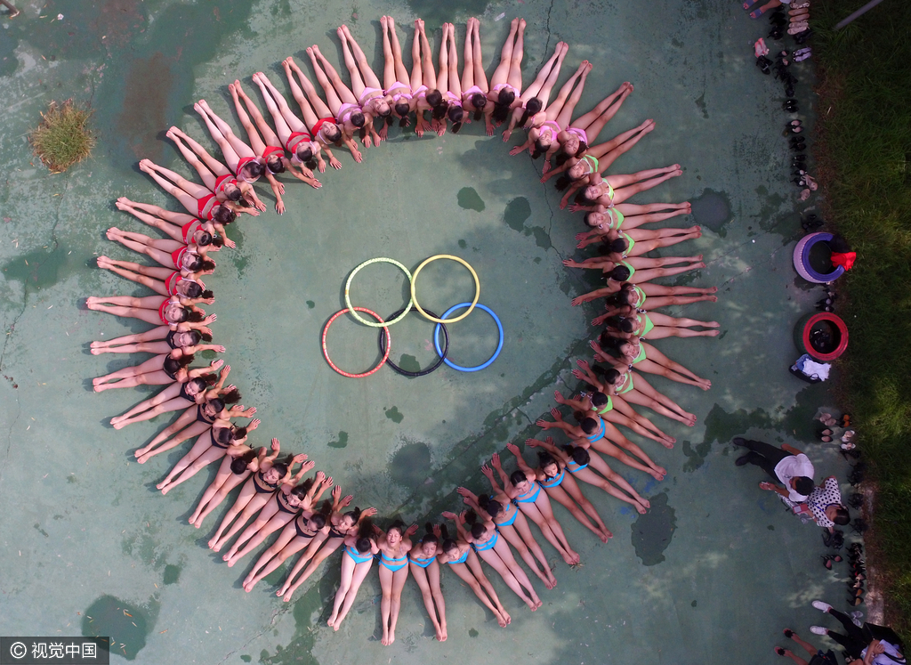 比基尼小姐助威奥运逆天长腿吸睛